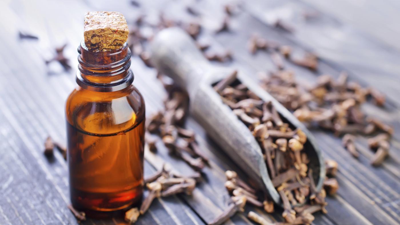  Clove-oil-as-essential-oils-for-sore-throat