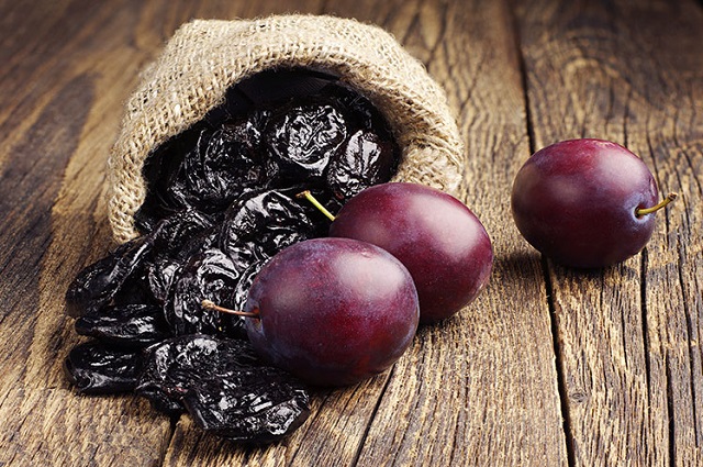 health-benefits-of-plums-and-prunes