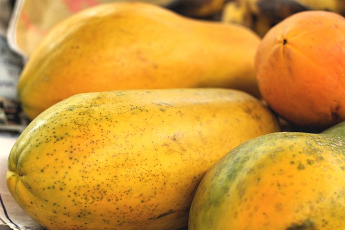 How-to-eat-papaya